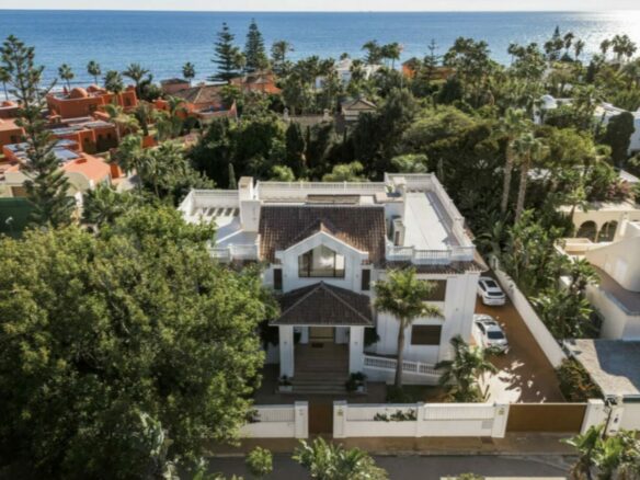 For sale Beachside Modern Dream Home Villa in Exclusive Guadalmina Baja 🇪🇸🏖️.