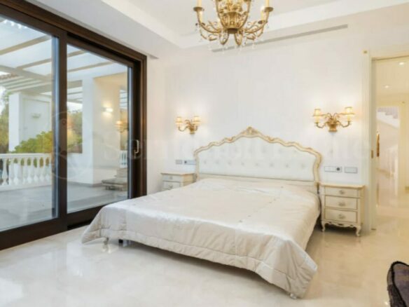For sale Beachside Modern Dream Home Villa in Exclusive Guadalmina Baja 🇪🇸🏖️.
