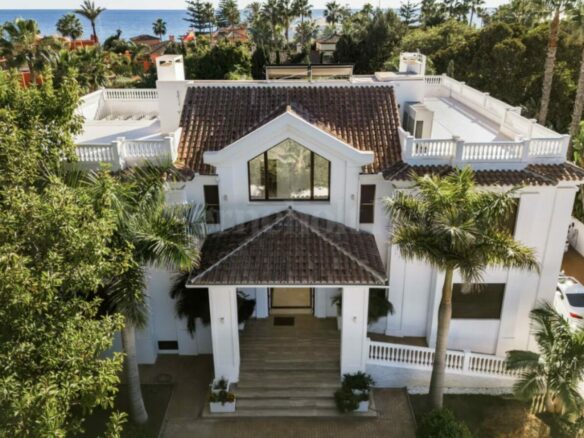 For sale Beachside Modern Dream Home Villa in Exclusive Guadalmina Baja 🇪🇸🏖️.