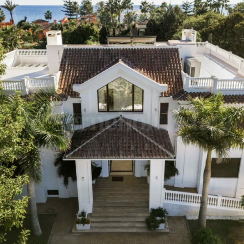 For sale Beachside Modern Dream Home Villa in Exclusive Guadalmina Baja 🇪🇸🏖️.
