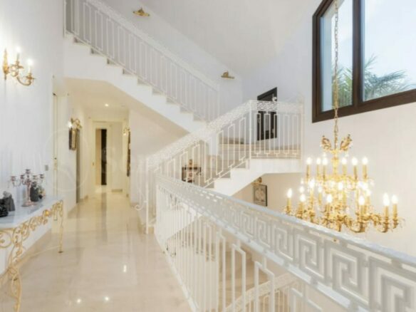 For sale Beachside Modern Dream Home Villa in Exclusive Guadalmina Baja 🇪🇸🏖️.