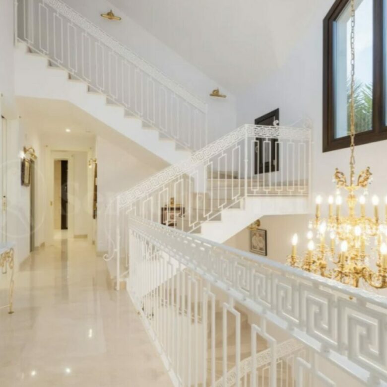 For sale Beachside Modern Dream Home Villa in Exclusive Guadalmina Baja 🇪🇸🏖️.