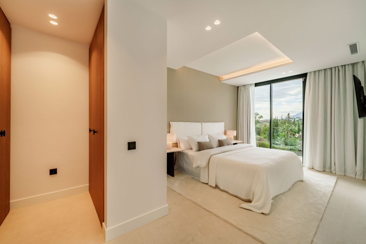 FOR SALE – Stunning Nordic-Style Villa in El Paraíso! 🇪🇸✨  Estepona