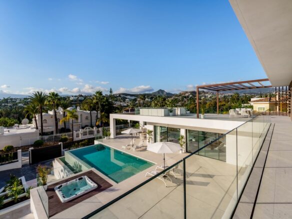FOR SALE – Stunning Nordic-Style Villa in El Paraíso! 🇪🇸✨  Estepona