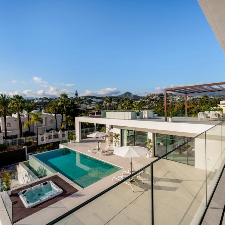 FOR SALE – Stunning Nordic-Style Villa in El Paraíso! 🇪🇸✨  Estepona