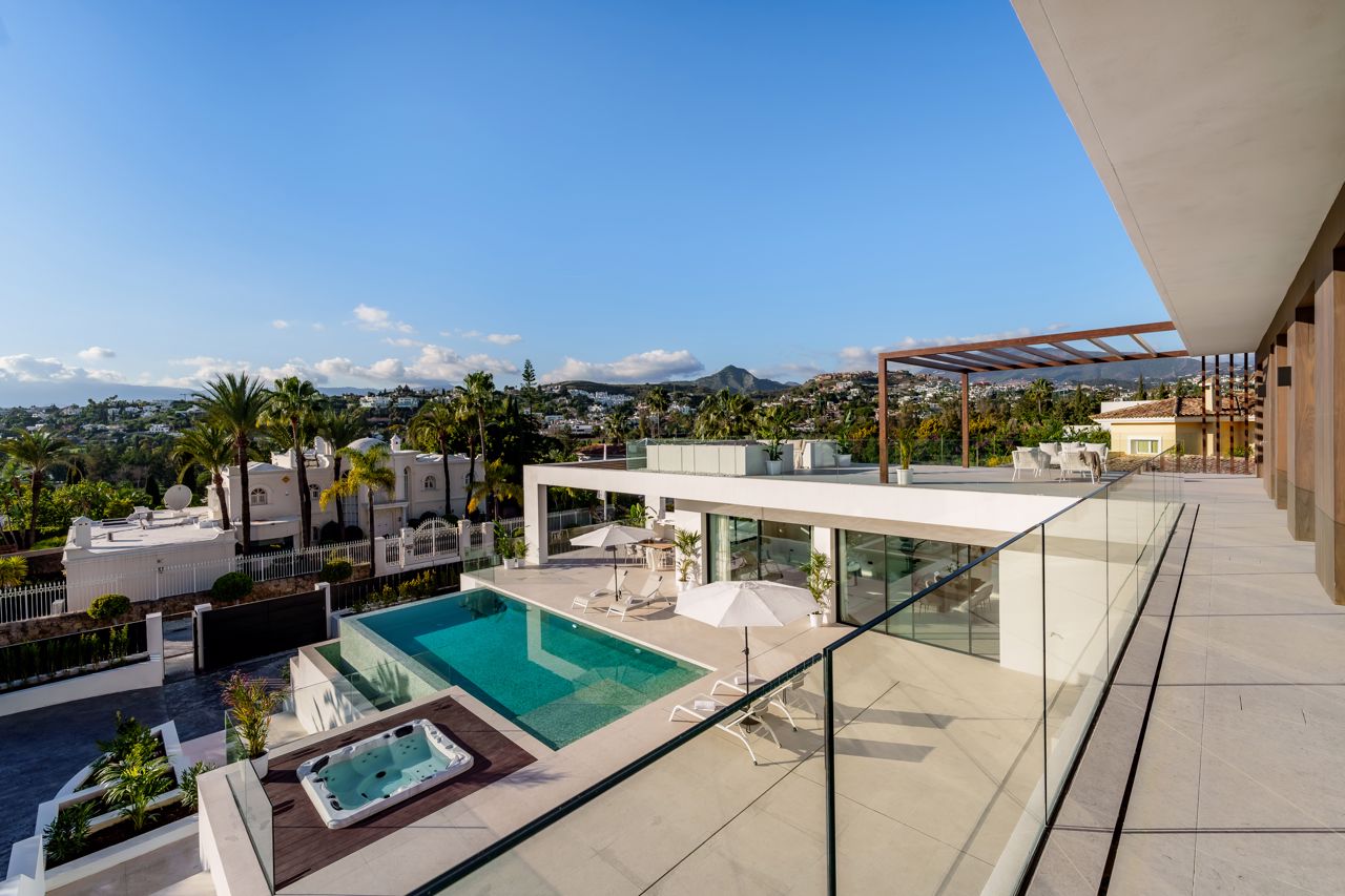 FOR SALE – Stunning Nordic-Style Villa in El Paraíso! 🇪🇸✨  Estepona