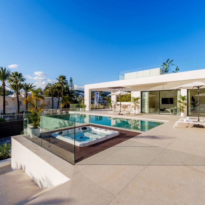 FOR SALE – Stunning Nordic-Style Villa in El Paraíso! 🇪🇸✨  Estepona