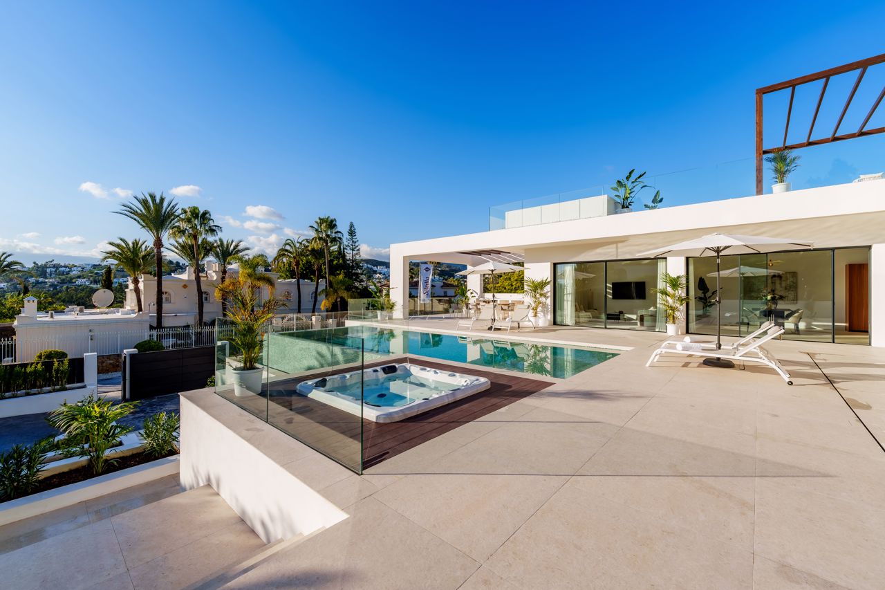 FOR SALE – Stunning Nordic-Style Villa in El Paraíso! 🇪🇸✨  Estepona