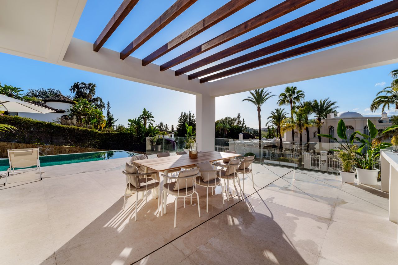 FOR SALE – Stunning Nordic-Style Villa in El Paraíso! 🇪🇸✨  Estepona