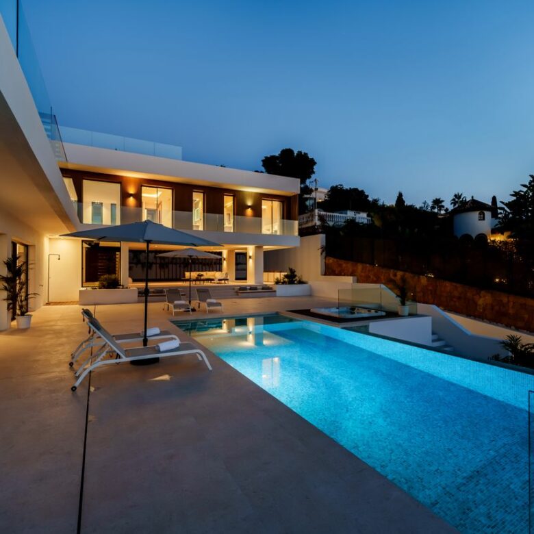 FOR SALE – Stunning Nordic-Style Villa in El Paraíso! 🇪🇸✨  Estepona