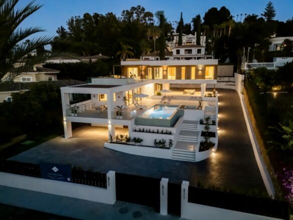 FOR SALE – Stunning Nordic-Style Villa in El Paraíso! 🇪🇸✨  Estepona