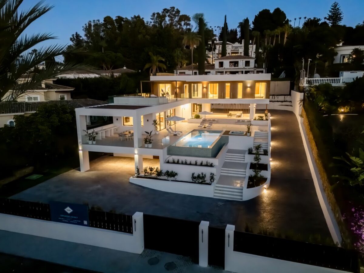 FOR SALE – Stunning Nordic-Style Villa in El Paraíso! 🇪🇸✨  Estepona