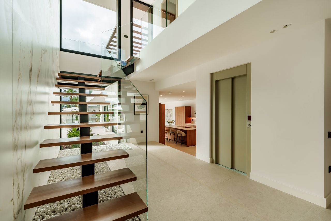 FOR SALE – Stunning Nordic-Style Villa in El Paraíso! 🇪🇸✨  Estepona