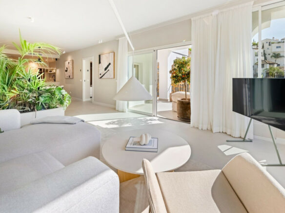 For sale – Turnkey 🇪🇸 La Quinta Golf Front 3-Bed Turnkey Duplex – West-Facing Terrace + Pool!