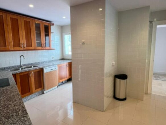 CHARMING 3-BEDROOM TOWNHOUSE FOR SALE IN ZAHARA DE ISTÁN – PANORAMIC LAKE VIEWS! 🌊