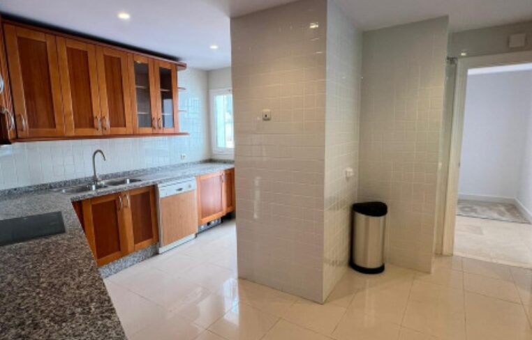 CHARMING 3-BEDROOM TOWNHOUSE FOR SALE IN ZAHARA DE ISTÁN – PANORAMIC LAKE VIEWS! 🌊