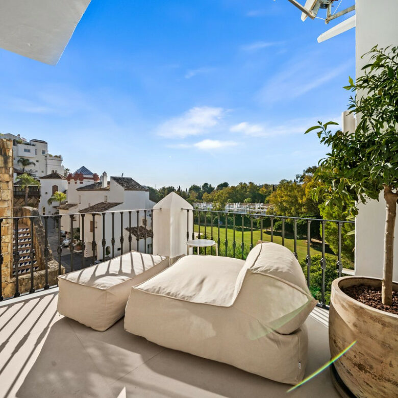 For sale – Turnkey 🇪🇸 La Quinta Golf Front 3-Bed Turnkey Duplex – West-Facing Terrace + Pool!