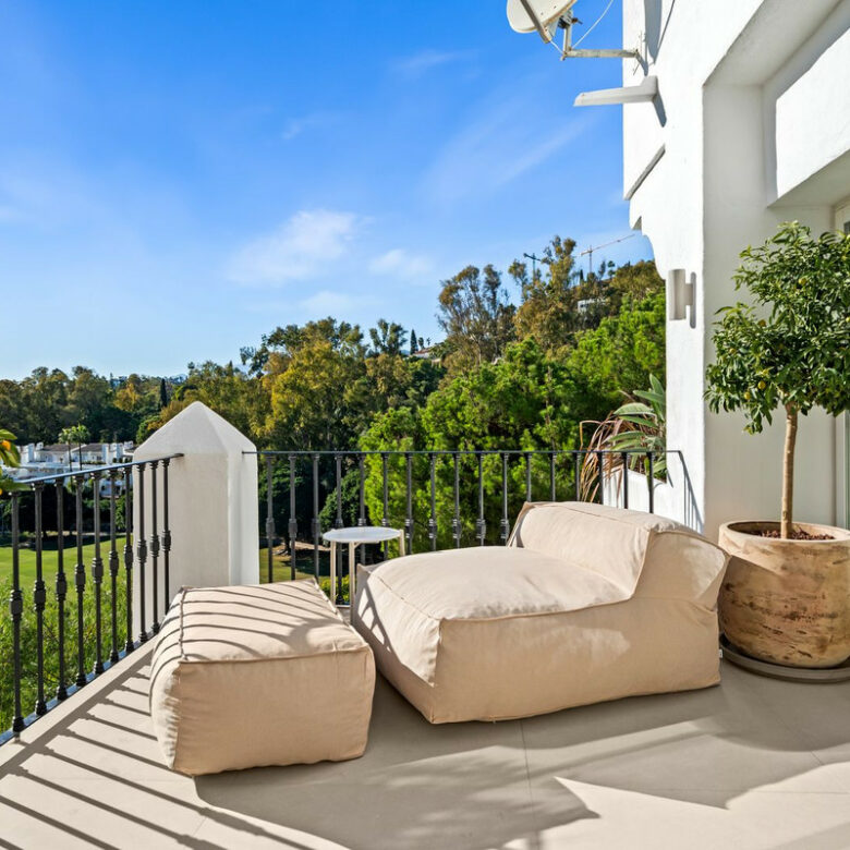 For sale – Turnkey 🇪🇸 La Quinta Golf Front 3-Bed Turnkey Duplex – West-Facing Terrace + Pool!