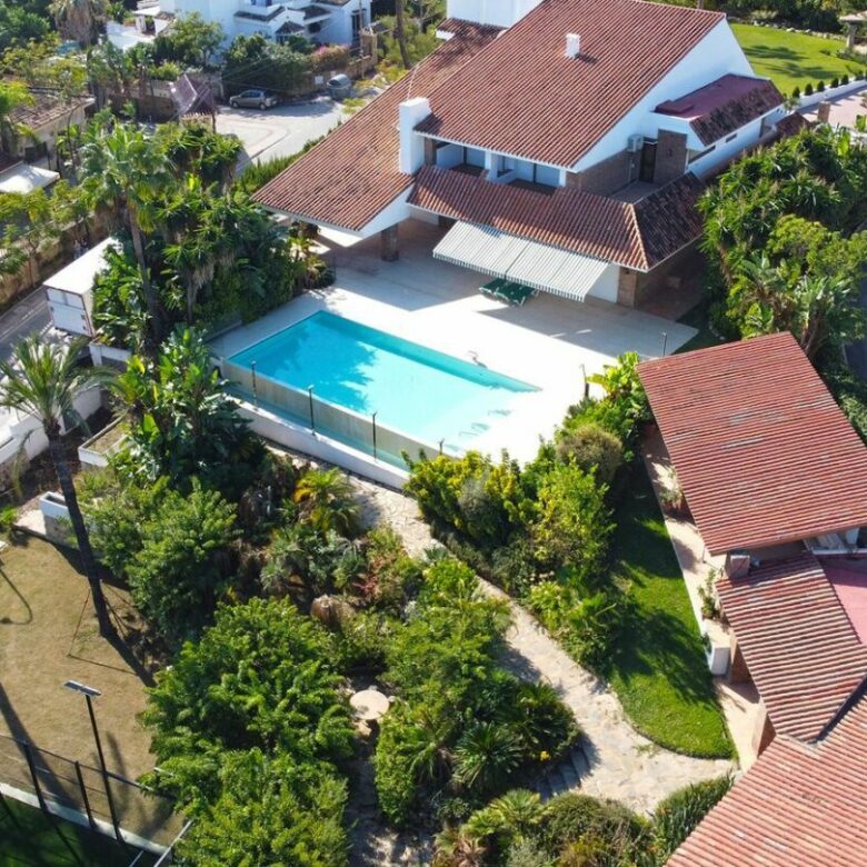 Prime Location Villa For Sale – Walking Distance to Puerto Banús, Nueva Andalucía, Marbella 🇪🇸✨