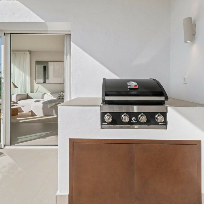 For sale – Turnkey 🇪🇸 La Quinta Golf Front 3-Bed Turnkey Duplex – West-Facing Terrace + Pool!