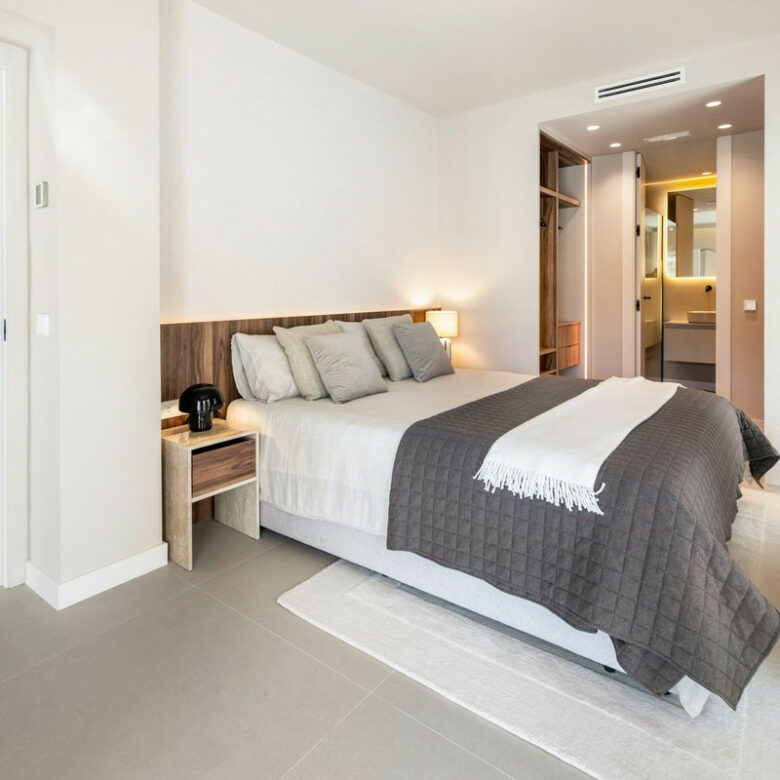 For sale – Turnkey 🇪🇸 La Quinta Golf Front 3-Bed Turnkey Duplex – West-Facing Terrace + Pool!
