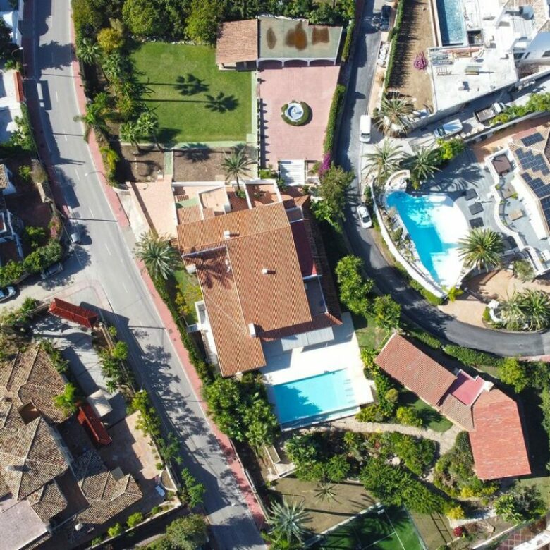 Prime Location Villa For Sale – Walking Distance to Puerto Banús, Nueva Andalucía, Marbella 🇪🇸✨