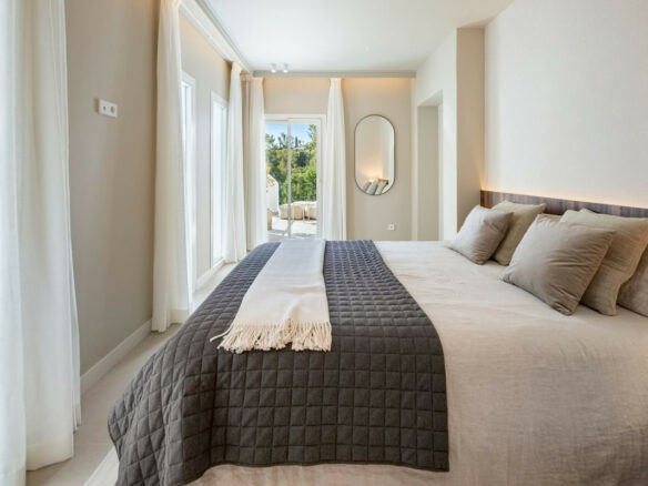 For sale – Turnkey 🇪🇸 La Quinta Golf Front 3-Bed Turnkey Duplex – West-Facing Terrace + Pool!