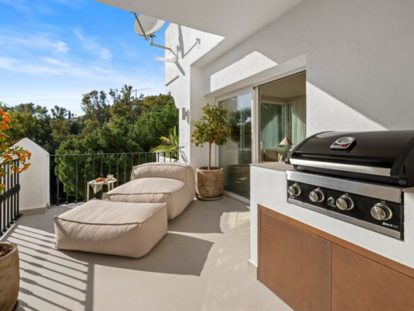 For sale – Turnkey 🇪🇸 La Quinta Golf Front 3-Bed Turnkey Duplex – West-Facing Terrace + Pool!