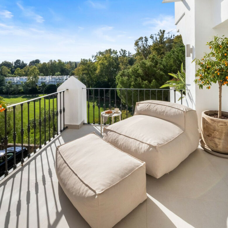 For sale – Turnkey 🇪🇸 La Quinta Golf Front 3-Bed Turnkey Duplex – West-Facing Terrace + Pool!