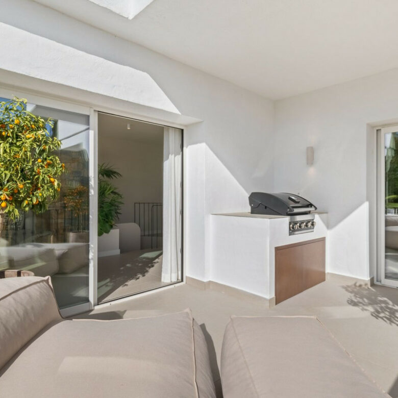 For sale – Turnkey 🇪🇸 La Quinta Golf Front 3-Bed Turnkey Duplex – West-Facing Terrace + Pool!