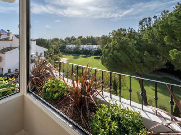 For sale – Turnkey 🇪🇸 La Quinta Golf Front 3-Bed Turnkey Duplex – West-Facing Terrace + Pool!