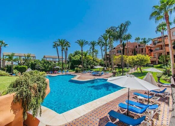 For sale 🇪🇸 Marbella’s Golden Mile – Beachside 3-Bed Apartment 🌴🏖️ Sea views 