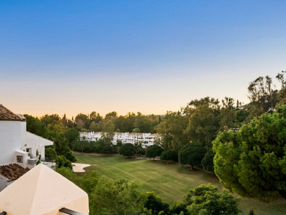 For sale – Turnkey 🇪🇸 La Quinta Golf Front 3-Bed Turnkey Duplex – West-Facing Terrace + Pool!