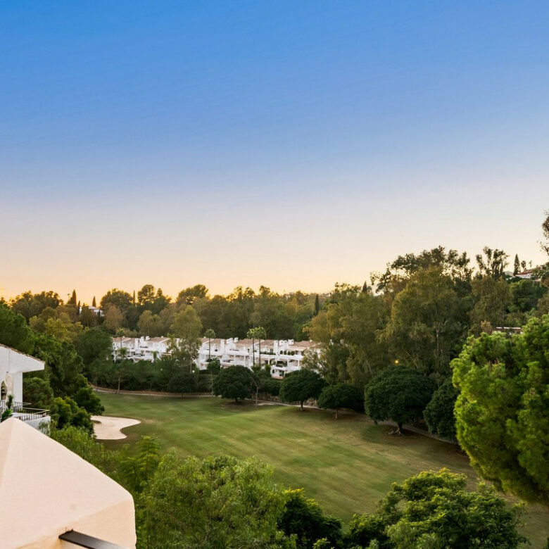 For sale – Turnkey 🇪🇸 La Quinta Golf Front 3-Bed Turnkey Duplex – West-Facing Terrace + Pool!
