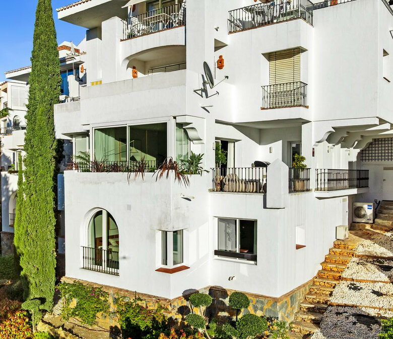 For sale – Turnkey 🇪🇸 La Quinta Golf Front 3-Bed Turnkey Duplex – West-Facing Terrace + Pool!