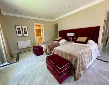 For sale 🇪🇸 Marbella’s Golden Mile – Beachside 3-Bed Apartment 🌴🏖️ Sea views 