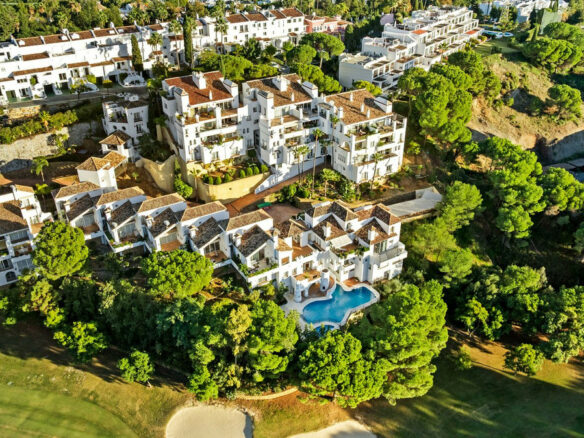 For sale – Turnkey 🇪🇸 La Quinta Golf Front 3-Bed Turnkey Duplex – West-Facing Terrace + Pool!