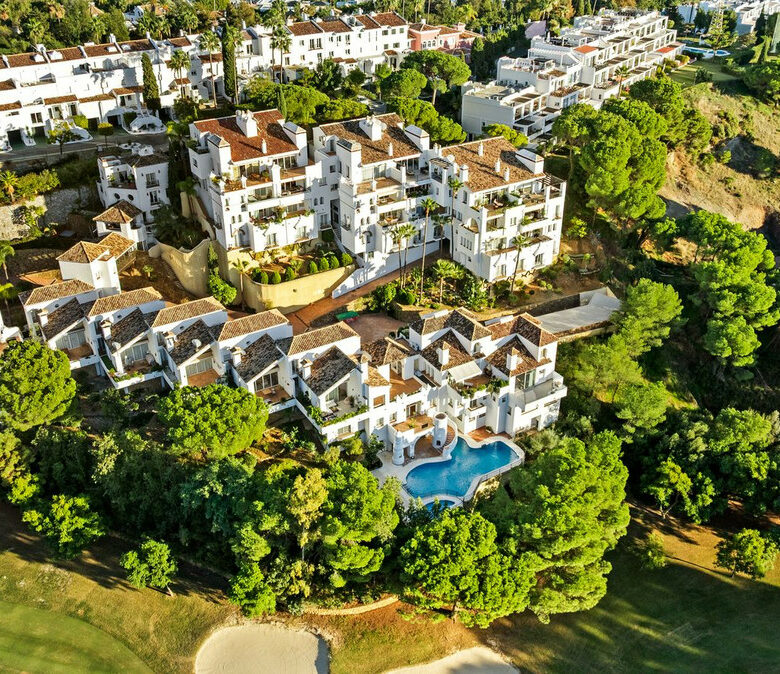 For sale – Turnkey 🇪🇸 La Quinta Golf Front 3-Bed Turnkey Duplex – West-Facing Terrace + Pool!