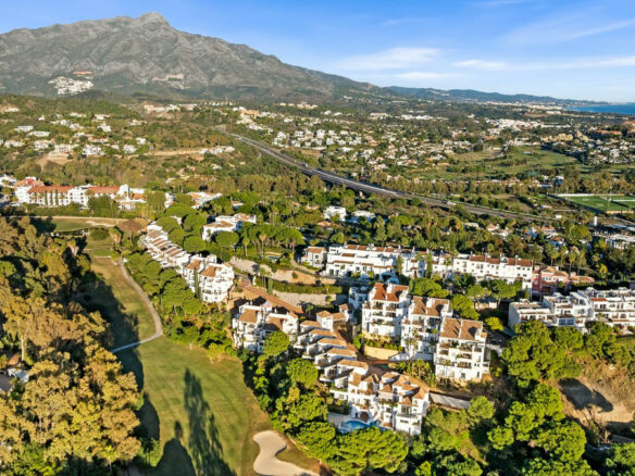 For sale – Turnkey 🇪🇸 La Quinta Golf Front 3-Bed Turnkey Duplex – West-Facing Terrace + Pool!