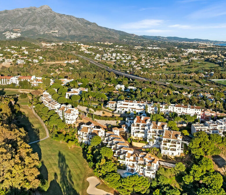 For sale – Turnkey 🇪🇸 La Quinta Golf Front 3-Bed Turnkey Duplex – West-Facing Terrace + Pool!