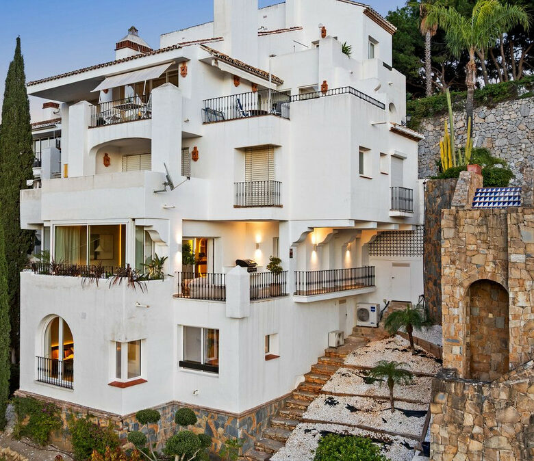 For sale – Turnkey 🇪🇸 La Quinta Golf Front 3-Bed Turnkey Duplex – West-Facing Terrace + Pool!