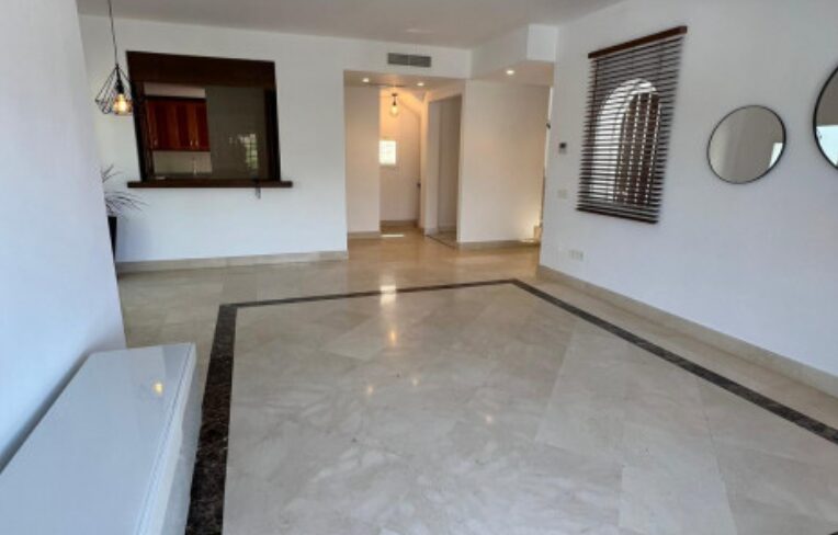 CHARMING 3-BEDROOM TOWNHOUSE FOR SALE IN ZAHARA DE ISTÁN – PANORAMIC LAKE VIEWS! 🌊