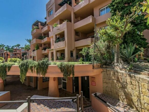 For sale 🇪🇸 Marbella’s Golden Mile – Beachside 3-Bed Apartment 🌴🏖️ Sea views 