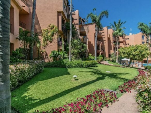 For sale 🇪🇸 Marbella’s Golden Mile – Beachside 3-Bed Apartment 🌴🏖️ Sea views 