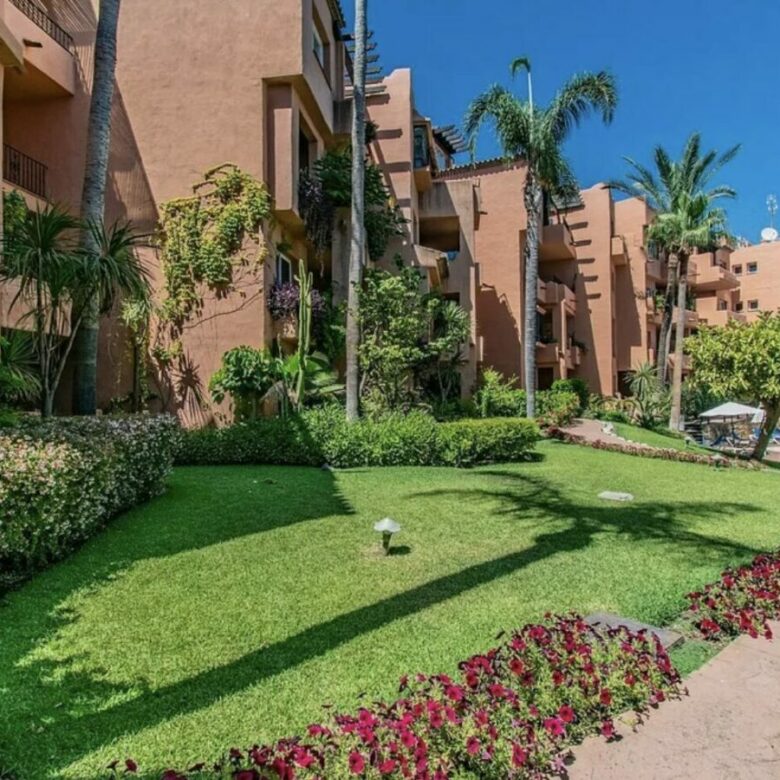 For sale 🇪🇸 Marbella’s Golden Mile – Beachside 3-Bed Apartment 🌴🏖️ Sea views 