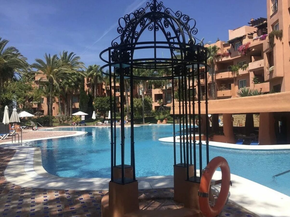 For sale 🇪🇸 Marbella’s Golden Mile – Beachside 3-Bed Apartment 🌴🏖️ Sea views 