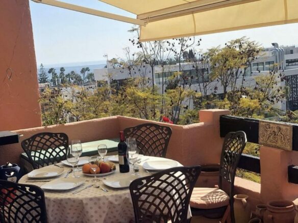 For sale 🇪🇸 Marbella’s Golden Mile – Beachside 3-Bed Apartment 🌴🏖️ Sea views 