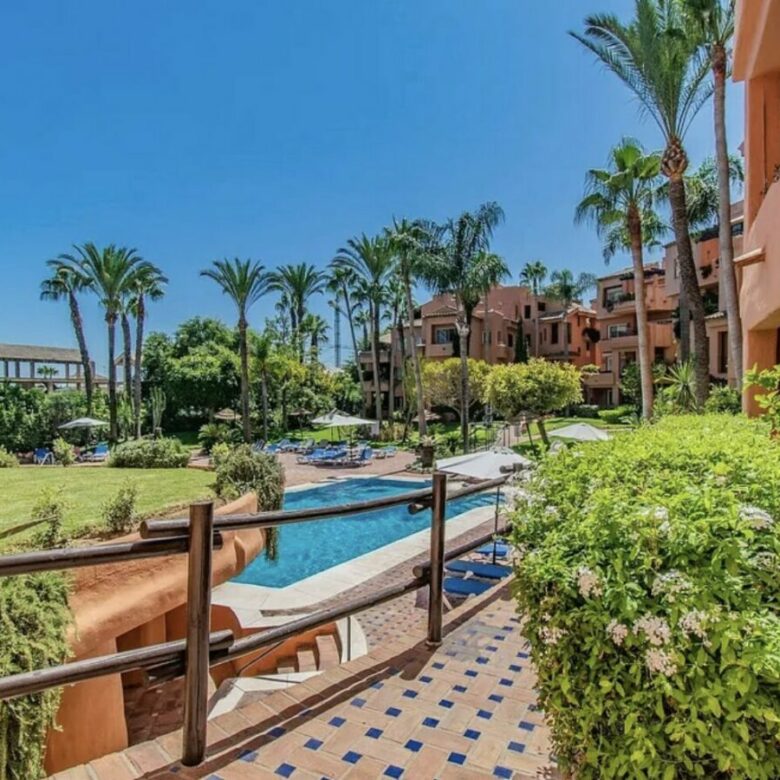 For sale 🇪🇸 Marbella’s Golden Mile – Beachside 3-Bed Apartment 🌴🏖️ Sea views 