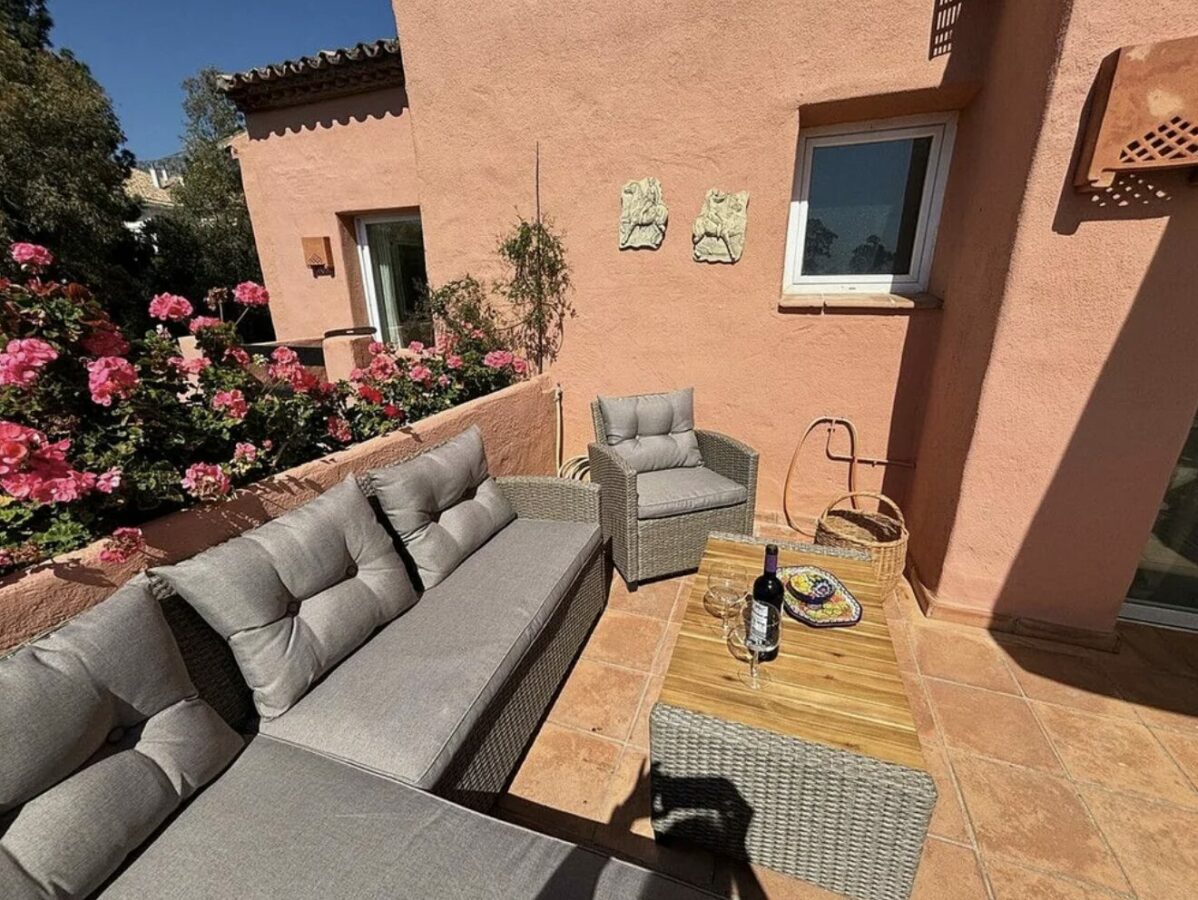 For sale 🇪🇸 Marbella’s Golden Mile – Beachside 3-Bed Apartment 🌴🏖️ Sea views 