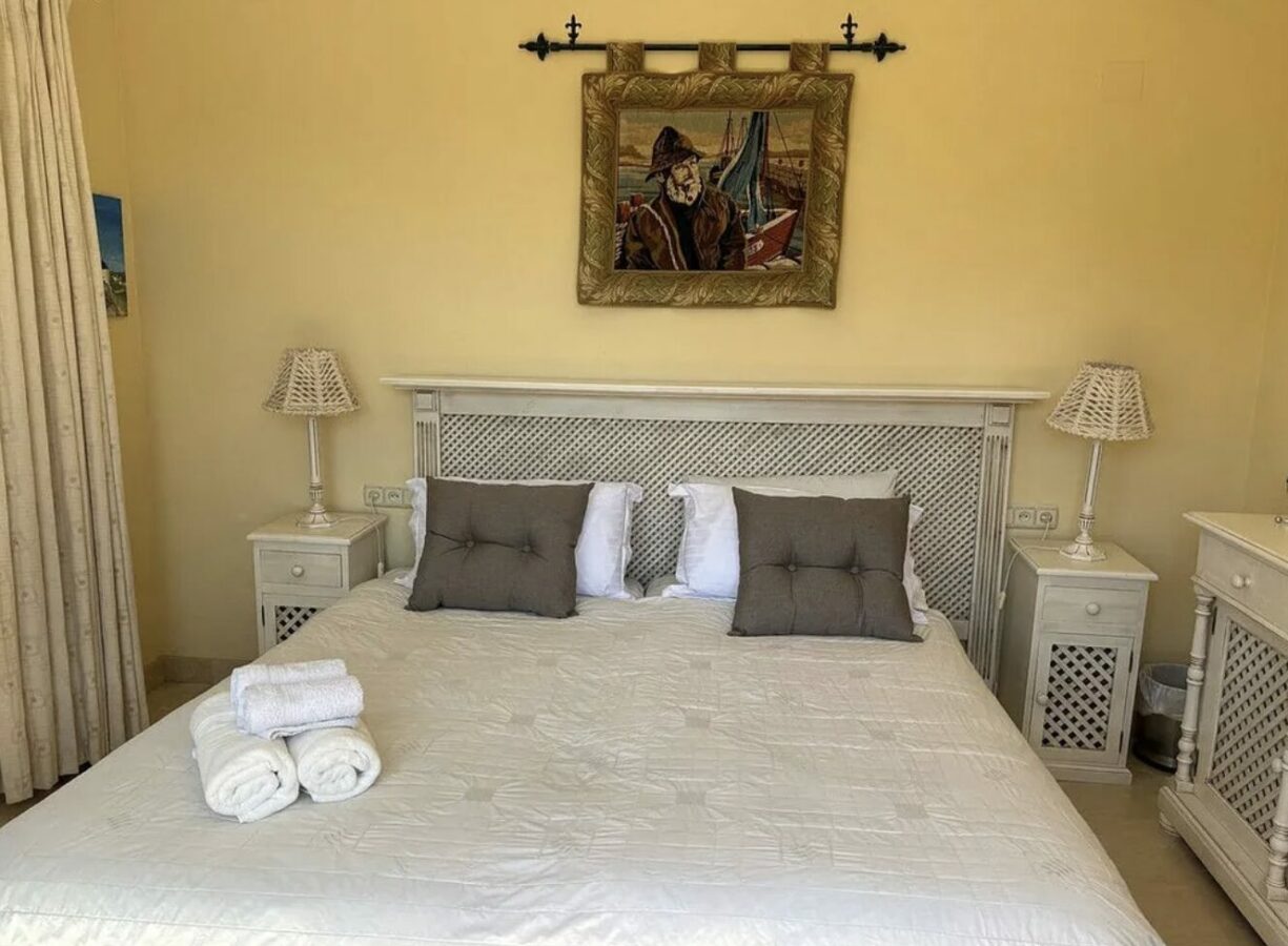 For sale 🇪🇸 Marbella’s Golden Mile – Beachside 3-Bed Apartment 🌴🏖️ Sea views 